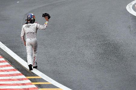 Noch einen Gruß zum Abschied, dann verließ der sympathische Schotte die F1-Bühne.