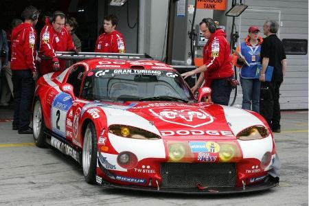 Beim 24-Stunden-Langstreckenrennen am Nürburgring wird auf und neben der Strecke einiges geboten. Einige Impressionen vom 24...