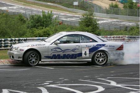 Beim 24-Stunden-Langstreckenrennen am Nürburgring wird auf und neben der Strecke einiges geboten. Einige Impressionen vom 24...