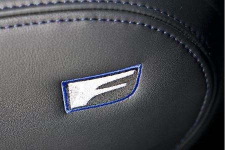 Die Insignien der Macht sind allenthalben sichtbar: Das F in der Typenbezeichnung steht für die Geburtsstätte der Sportlimou...