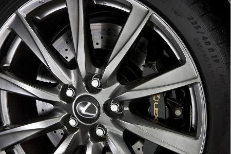Die großen 19-Zoll-Leichtmetallräder sind von BBS.