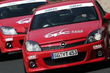 Als Testfahrzeuge standen 240 PS starke Opel Astra OPC zur Verfügung.