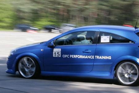 Am Ende des Tages wird kräftig ausgesiebt. In der nächsten Stufe auf dem Nürburgring geht es dann um den Erwerb einer Rennli...