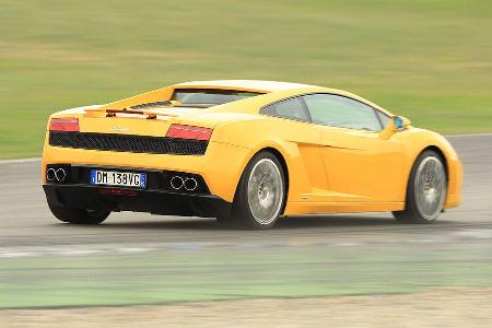 Die Heckpartie des neuen Gallardo ist flacher und dadurch ansehnlicher geworden.