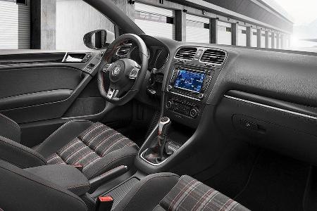 Das Cockpit ähnelt dem des Golf VI.