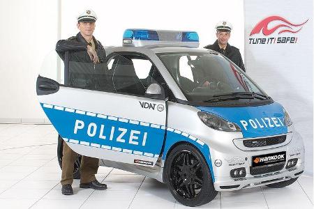 Sämtliche Fahrzeuge der Kampange Tun eit! Safe! tragen das offizielle Foliendekor der Polizei.
