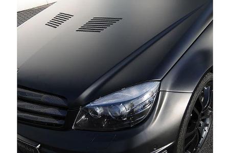 Die Motorhaube ist aus Aluminium gefertigt.
