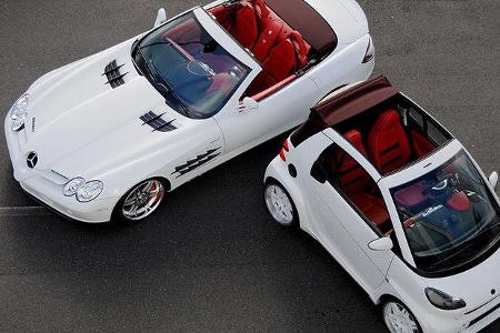 Bestandteil ist ein SLR McLaren Roadster und ein Smart Cabrio.