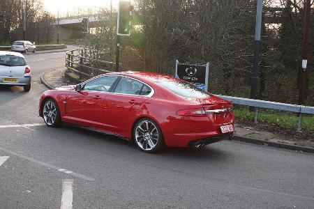 Jaguar XF-R.