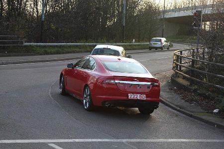 Jaguar XF-R.