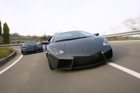 Nüchtern betrachtet steckt unter der Karbonvertäfelung ein Murcielago LP 640.