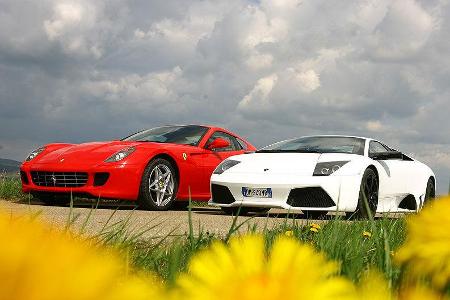 Den prestigeträchtigen Sprint-Sieg von null auf 100 km/h ertrickst sich der Murciélago clever: Der erste Gang endet bei 102 ...