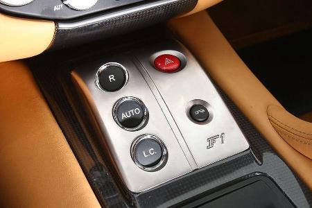 Launch-Control auf Knopfdruck für den gnadenlosen Beschleunigungskick.