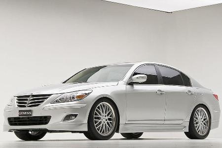 Dem serienmäßigen 4.6-Liter-V8 entlockt Tuner RKSport rund 455 PS.