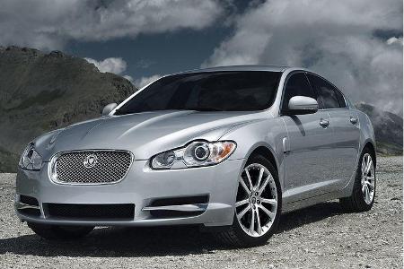 Jaguar spendiert dem XF zwei kräftige Diesel.