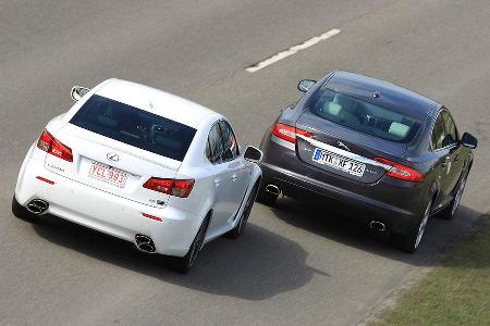Die Heckpartien von Jaguar XF und Lexus IS F sind zweifellos die Schokoladenseiten der Sportlimousinen.
