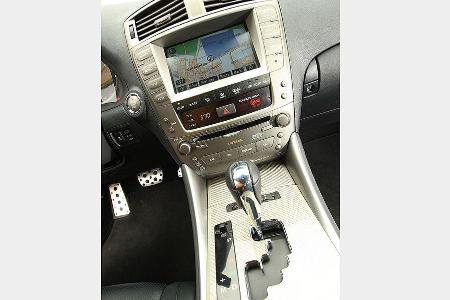 Die Automatik stellt acht Gänge zur Disposition.