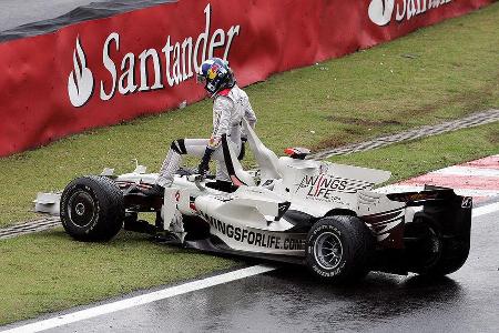 Zunächst sorgte Veteran David Coulthard für ein verfrühtes Karriereende.