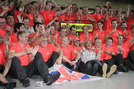 Das ganze Team feierte Englands neuen Nationalhelden.