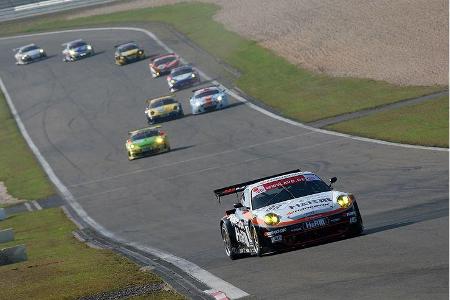 Der Start führte die Dominanz der Alzen-Brüder aus dem Zeittraining fort. Der Porsche verschwand für das restliche Feld einf...