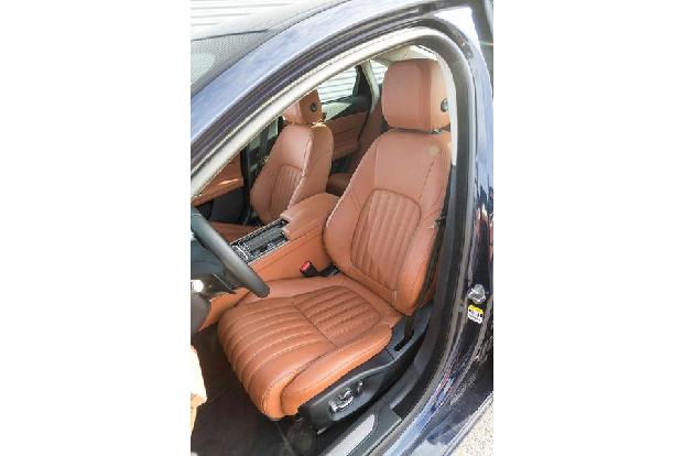 Jaguar XF 30d Portfolio, Fahrersitz