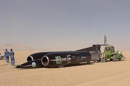 Seit dem Jahr 1997 gilt der Thrust SSC mit 1223,657 km/h als alleiniger Rekordhalter für Landfahrzeuge.