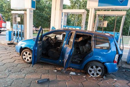 VW Touran Erdgas Tankstelle Explosion