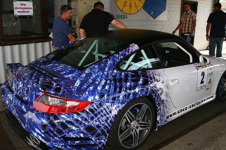 Der Enco Porsche Turbo mit 630 PS auf der Dekra-Waage.