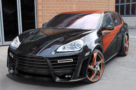 Auch unter dem auffälligen Kohlefaserkleid legte Mansory reichlich Hand an. Der 4,8 Liter große V8-Motor des gechoppten ...