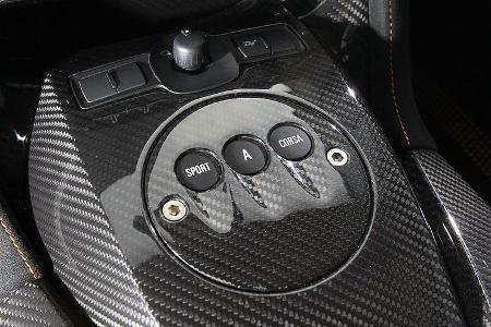 Lamborghini Gallardo LP 570-4 Superleggera - Schalter und Knöpfe auf der Mittelkonsole