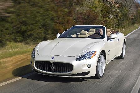 Der Maserati Gran Cabrio beeindruckt durch seine schiere Größe.