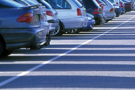Wer einen Parkplatz sucht, kann online oder per Smartphone-App fndig werden.
