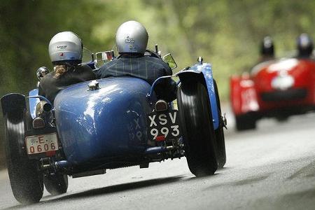Wie man sieht, war das Wetter wechselhaft. Doch auch auf feuchten Straßen wurde herzhaft Gas gegeben.