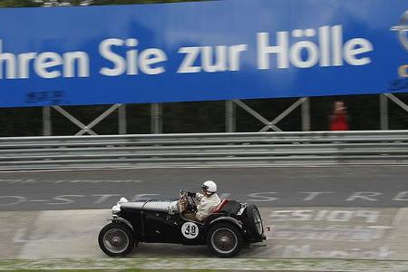 Bitte nicht wörtlich nehmen. Wolfgang Schulz im MG PA Sports von 1934.