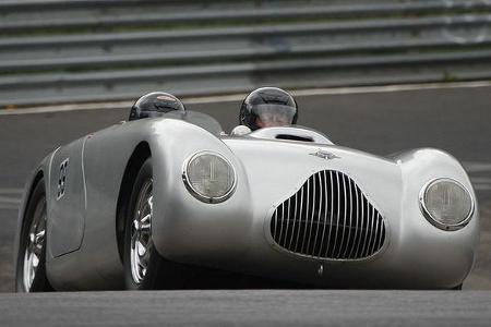 Georg und Ulrike Thiele im Veritas RS von 1948.