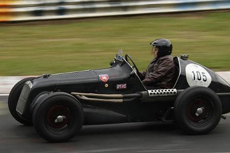 Hendrik Unland auf einem der frühen MG PA von 1934.