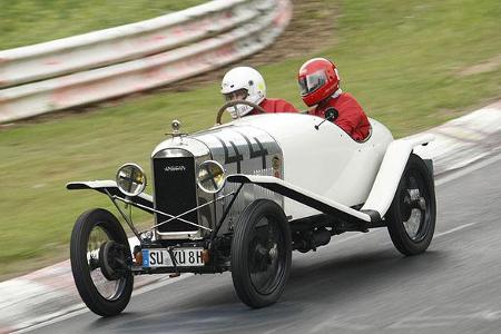 Der Sturz der Vorderachse irritiert etwas: Amilcar Biplace Sport I.