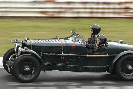 Renate Hartmann auf Riley 12/4 Sports von 1935.