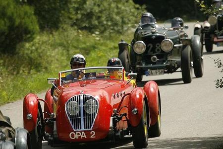 Schöner Korso: Die Motorengeräusche sind unbeschreiblich.