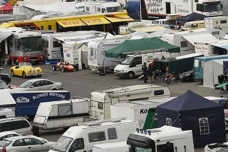 Potpourri: Im Fahrerlager mischten sich die Autos aller Klassen.