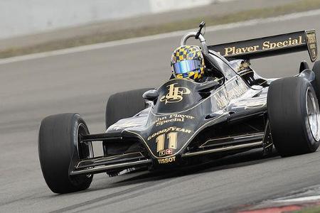 Lotus 91/10 mit Don Collins am Steuer.