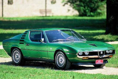 Diese Augen lassen keinen Oldtimerfan kalt: Alfa Romeo Montreal.