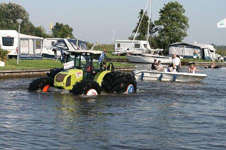 Claas Axos 320 Traktor Mitas Reifen schwimmender Traktor