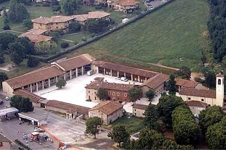 Ab Mittwoch, den 10. November 2004, wartet das Museo della Mille Miglia in der alten Benediktinerabtei von SantÂEufemia del...