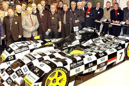 Treffen ehemaliger Rennfahrer auf dem Dunlop-Stand unter dem Motto 