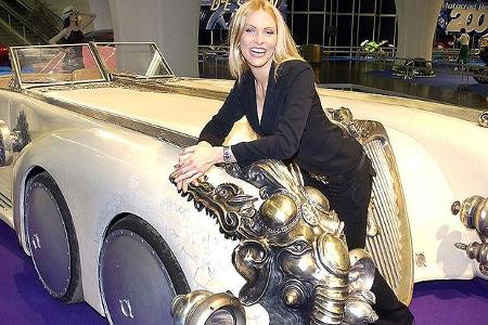 TV-Moderatorin Sonya Kraus und das verrückte Filmauto Nemobil.