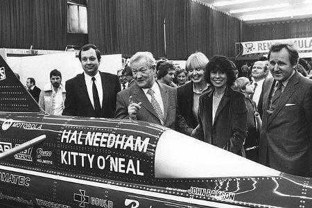 Ehrengast bei der Eröffnung: Kitty OâNeill (3. von rechts) - schnellste Frau der Welt mit 825 km/h.