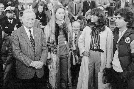 Eröffnung (von rechts): Formel 1-Ass Nelson Piquet mit Freundin, Nina Rindt, Oberbürgermeister Horst Katzor und Organisation...