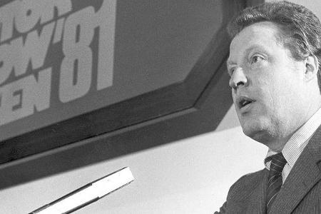 Der damalige Ford-Generaldirektor Daniel Gouedevert bei der Eröffnung.