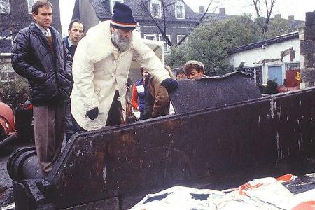 Professor Cesar schreddert den Ford Capri zum Kunstwerk.